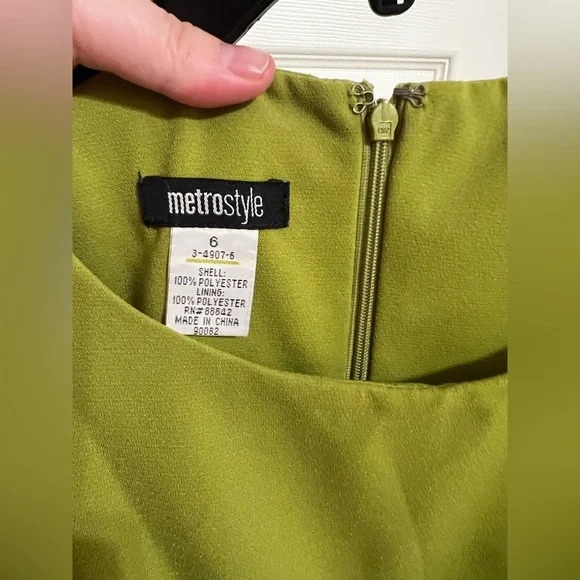 Metrostyle Olive Green and White Retro Sleeveless Dress - Picture 3 of 4